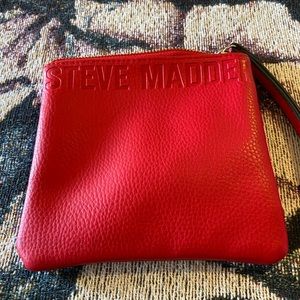 This is a small wristlet STEVE MADDEN in beautiful deep red color.